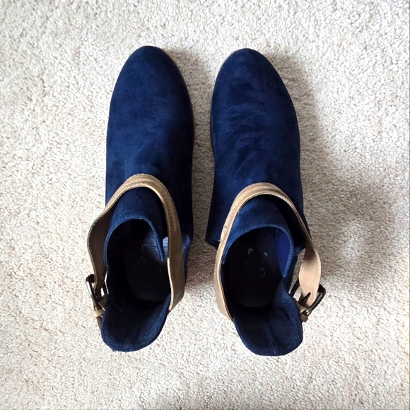 Blue Micro Suede cut out Booties. 8.5 - Picture 6 of 6